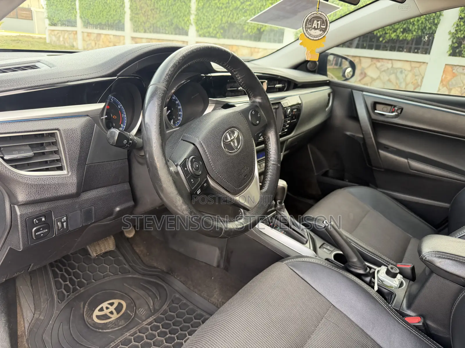 Toyota Corolla LE ECO Premium (1.8L 4cyl CVT) 2016 Silver