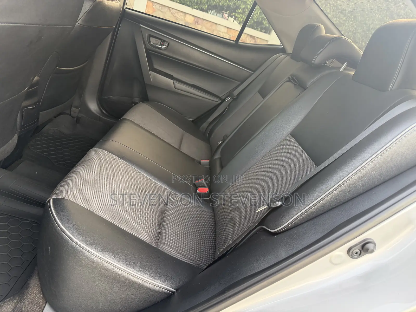 Toyota Corolla LE ECO Premium (1.8L 4cyl CVT) 2016 Silver