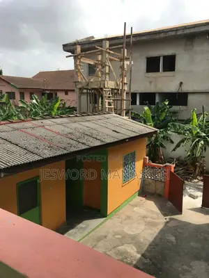 Furnished 9bdrm Room & Parlour in Nyanmekye for sale