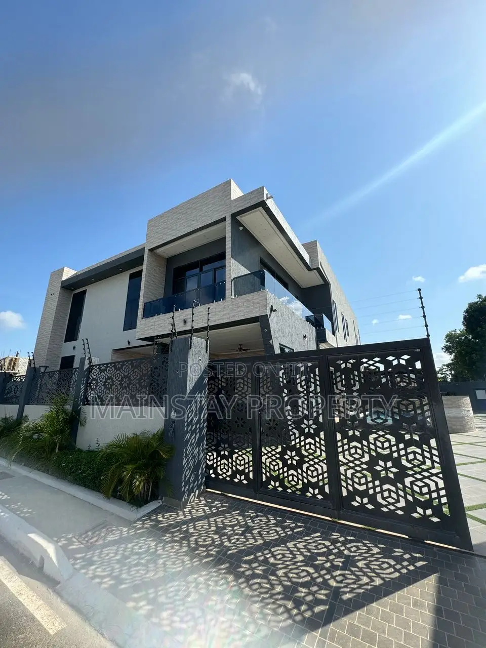 5bdrm House in Mainstay Estates, Airport Residential Area for sale