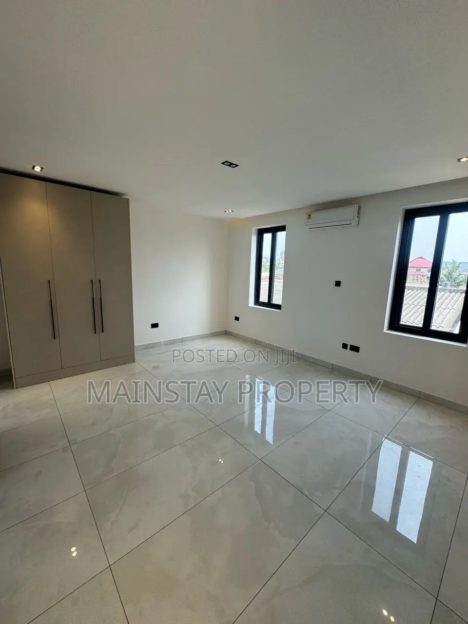 4bdrm Townhouse/Terrace in Mainstay Estates, Airport Residential Area