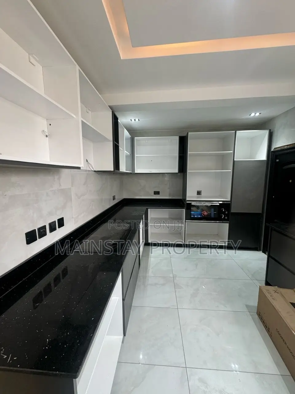 4bdrm Townhouse/Terrace in Mainstay Estates, Airport Residential Area