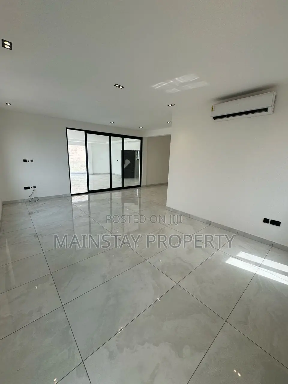 4bdrm Townhouse/Terrace in Mainstay Estates, Airport Residential Area