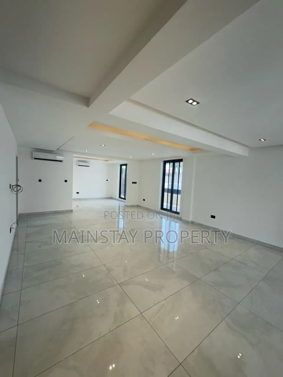 4bdrm Townhouse/Terrace in Mainstay Estates, Airport Residential Area