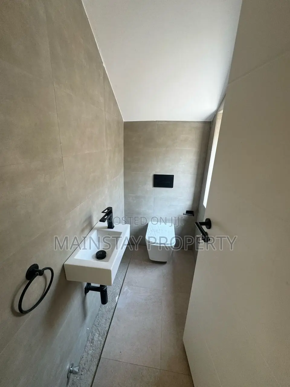4bdrm Townhouse/Terrace in Mainstay Estates, Airport Residential Area