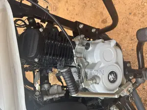 Bajaj Boxer 125 2025 White