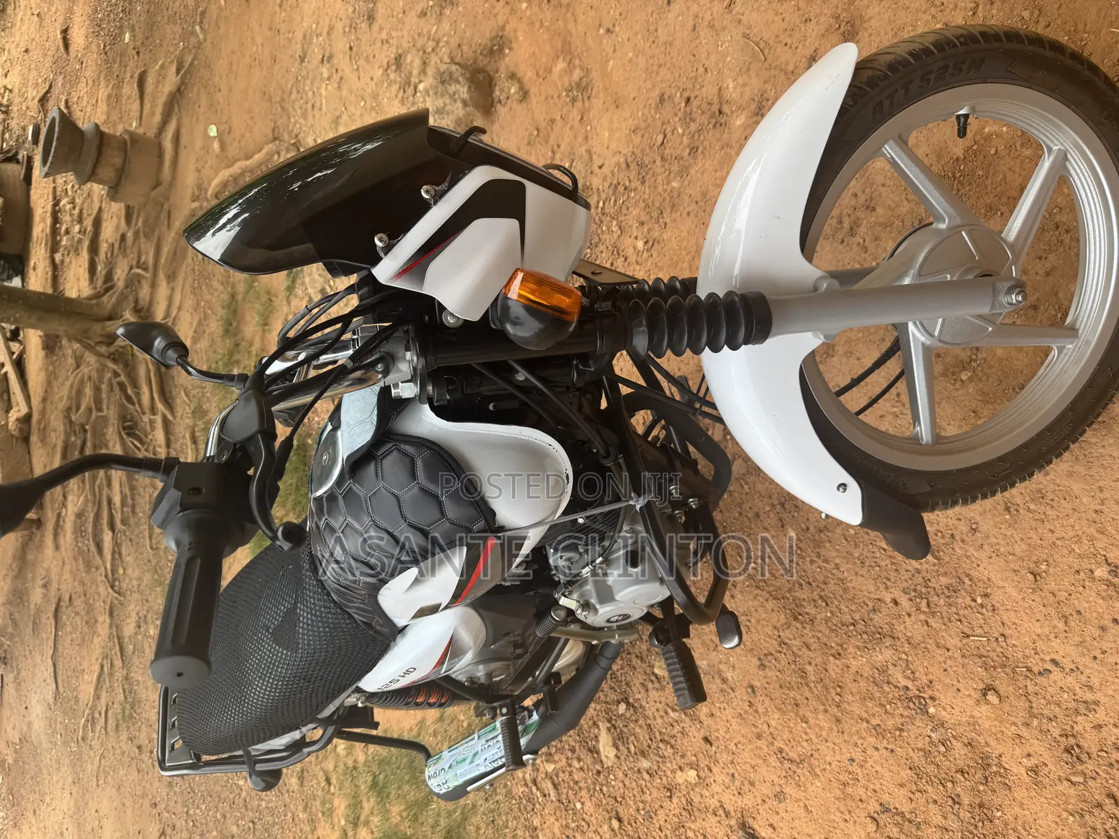 Bajaj Boxer 125 2025 White