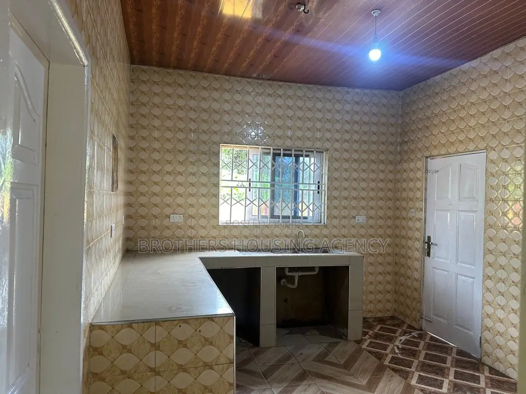 4bdrm Apartment in Brothers Properties, New-Juaben Municipal for sale