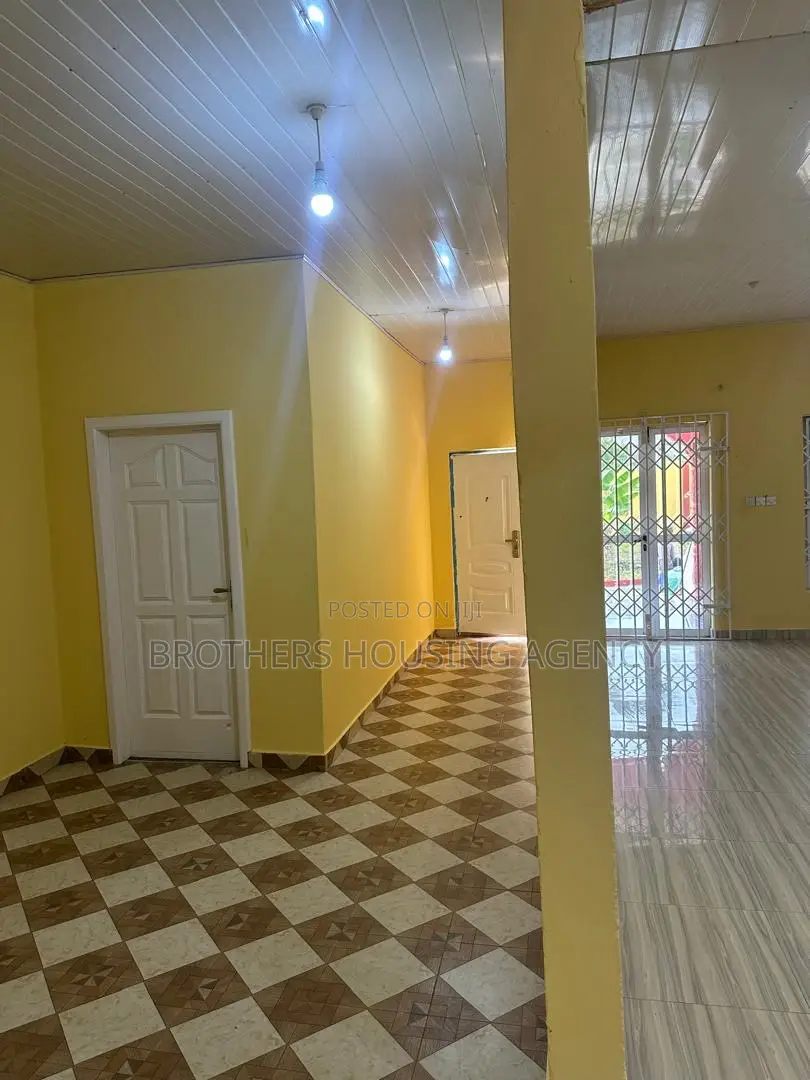 4bdrm Apartment in Brothers Properties, New-Juaben Municipal for sale