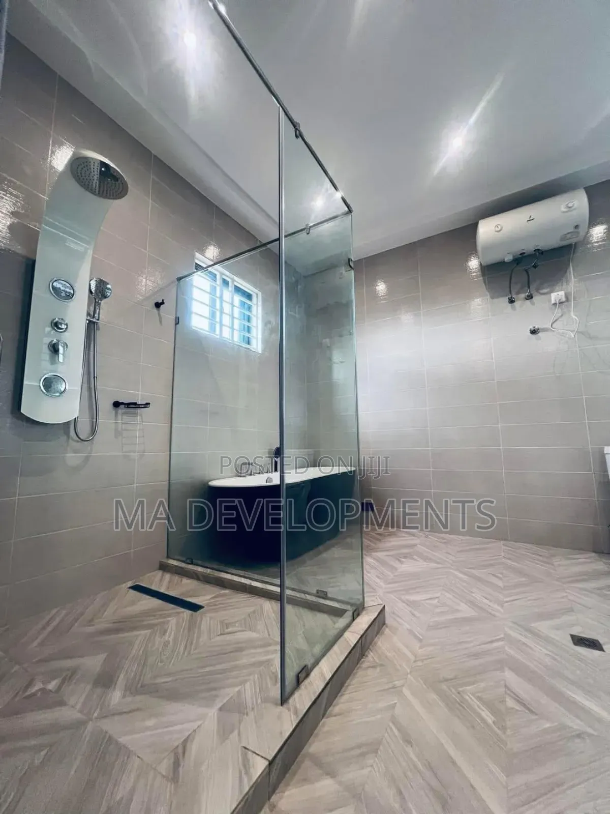 5bdrm House in East Legon Ogbojo, American House for sale