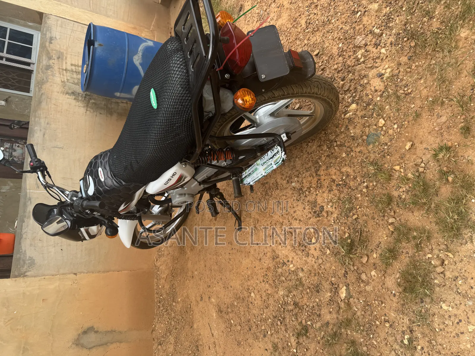 Bajaj Boxer 125 2025 White