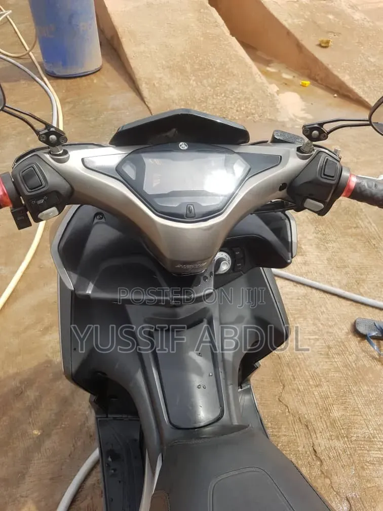 Yamaha NMAX 155 2024 Silver