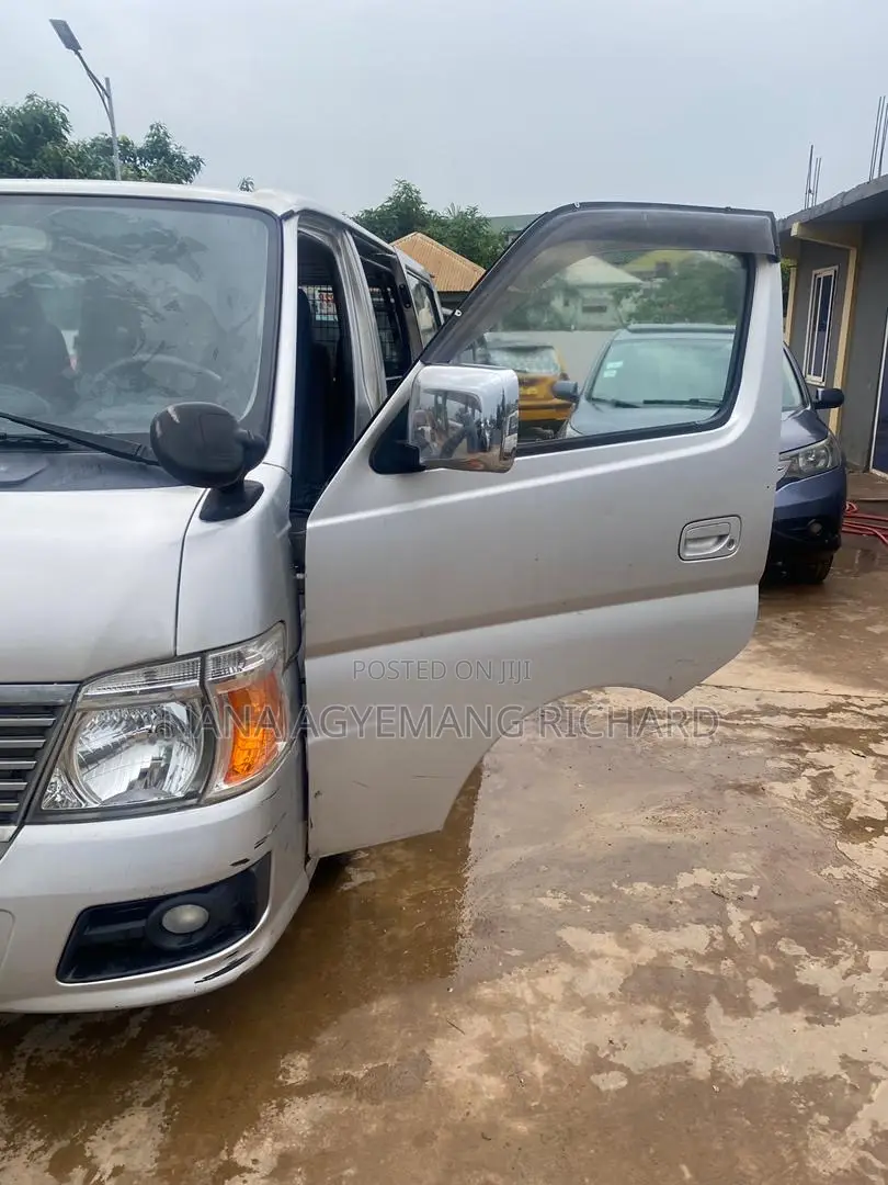 Nissan Caravan (Urvan) 2010 Grey