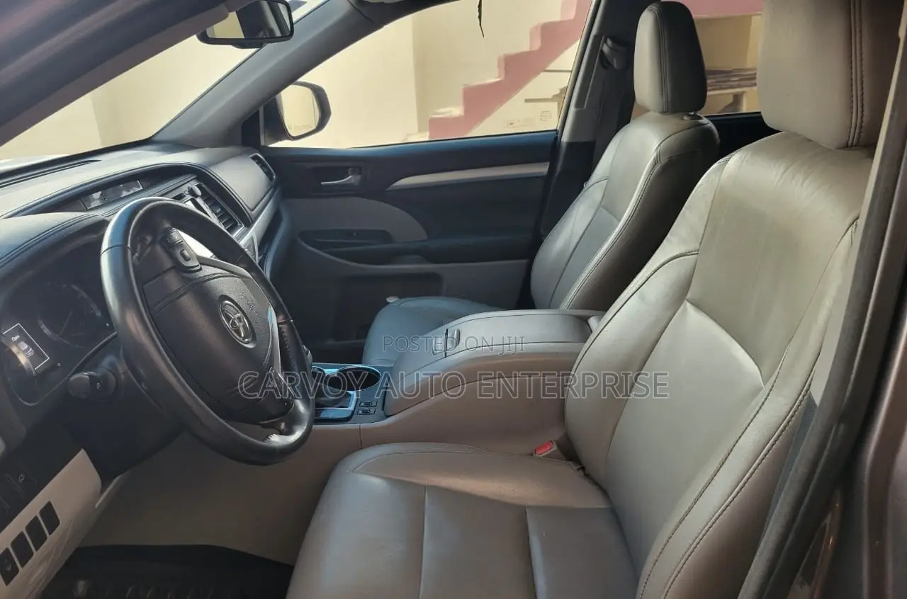 Toyota Highlander XLE 4dr SUV AWD (3.5L 6cyl 6A) 2015 Gray