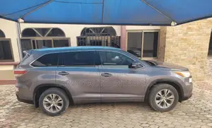 Toyota Highlander XLE 4dr SUV AWD (3.5L 6cyl 6A) 2015 Gray