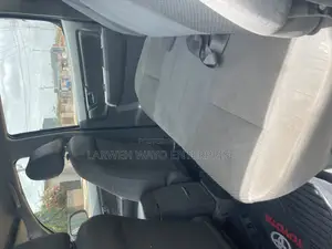 Toyota Hilux 2012 White