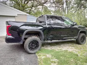 Toyota Tundra Limited CrewMax 4WD SB w/5.5' Bed 2026 Black