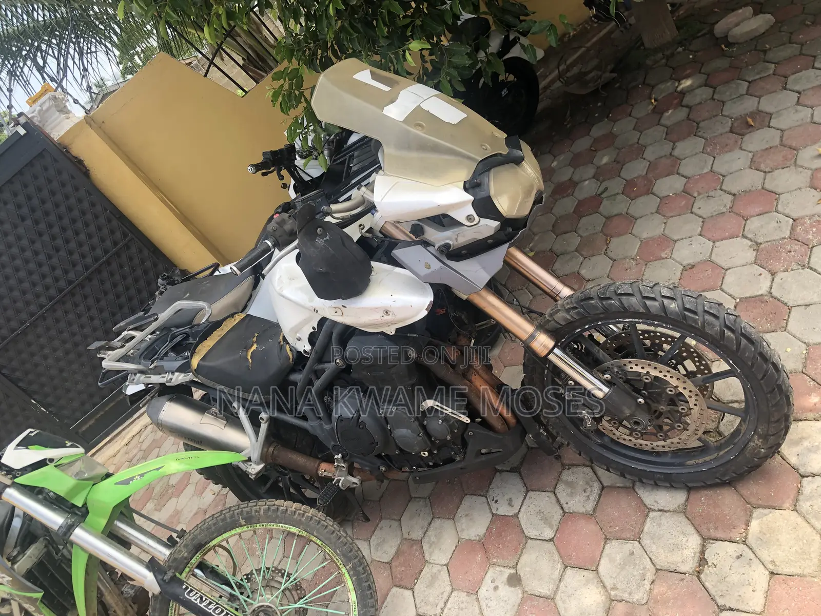 Triumph 2018 White