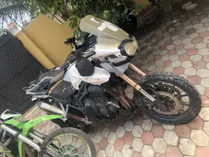Triumph 2018 White