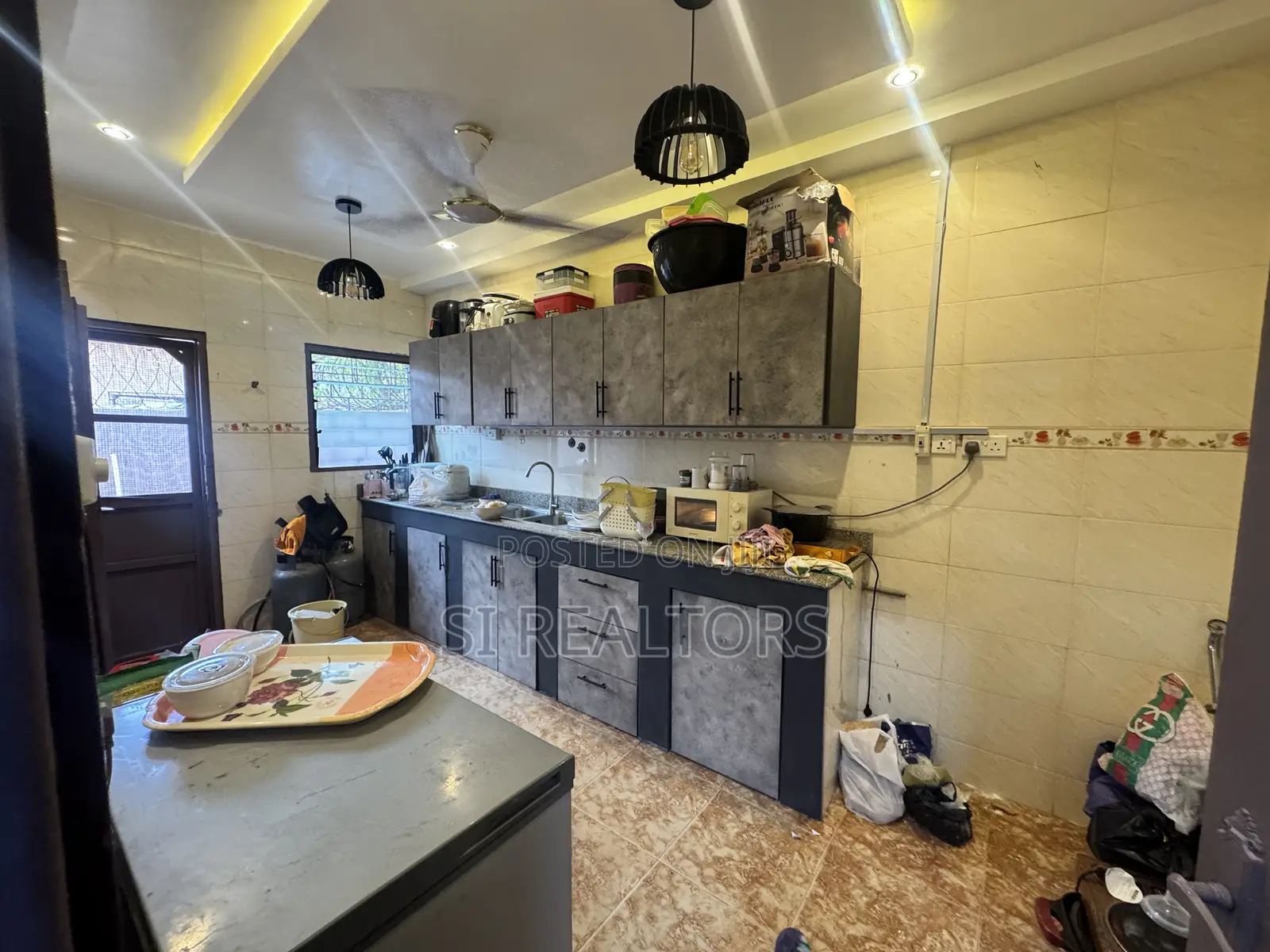 4bdrm Bungalow in Regimanuel Gray, Sakumono for rent