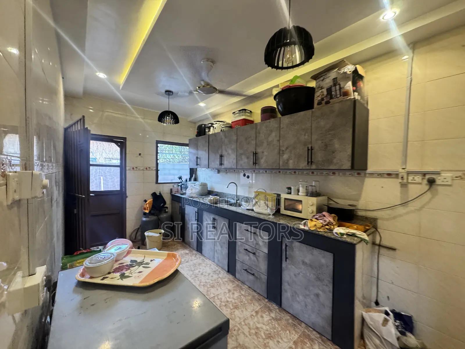 4bdrm Bungalow in Regimanuel Gray, Sakumono for rent