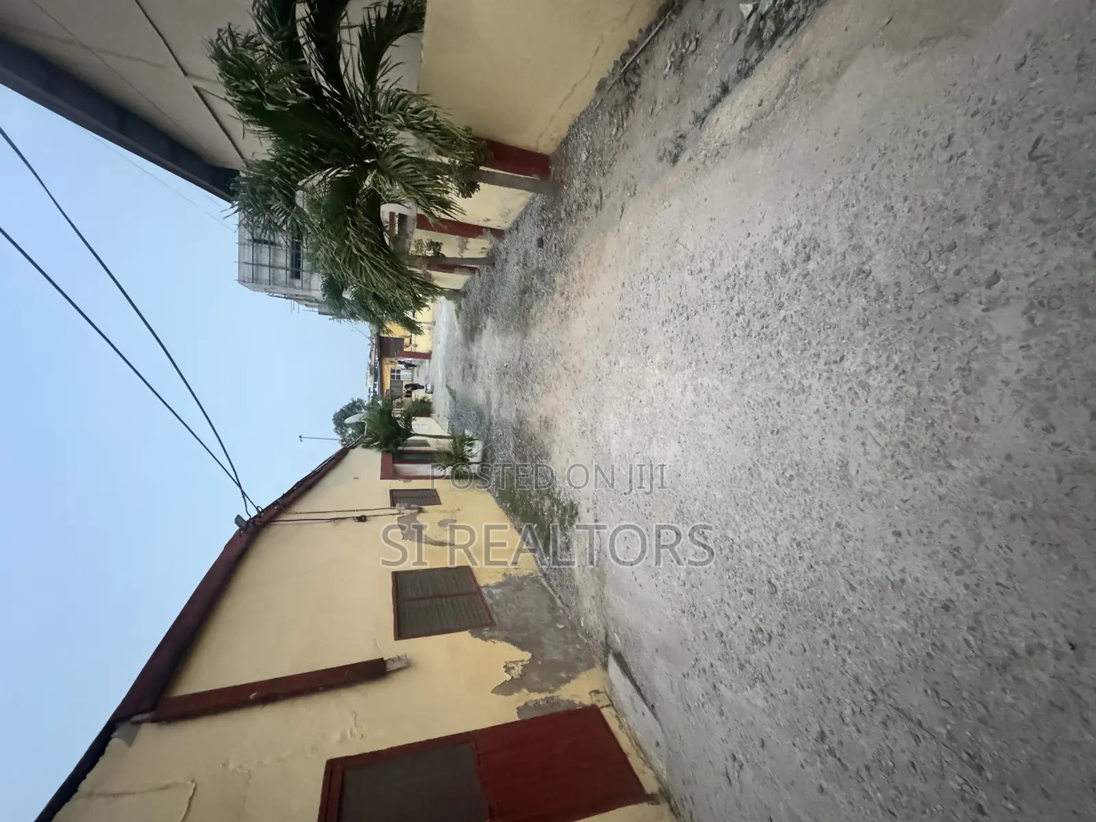 20bdrm Apartment in Dansoman Junction for sale