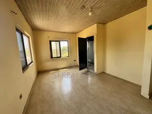 20bdrm Apartment in Dansoman Junction for sale