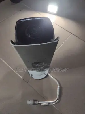 Hikvision 4mp Ip Acusense Network Camera Ds-2cd2t43g2-4l0 Used