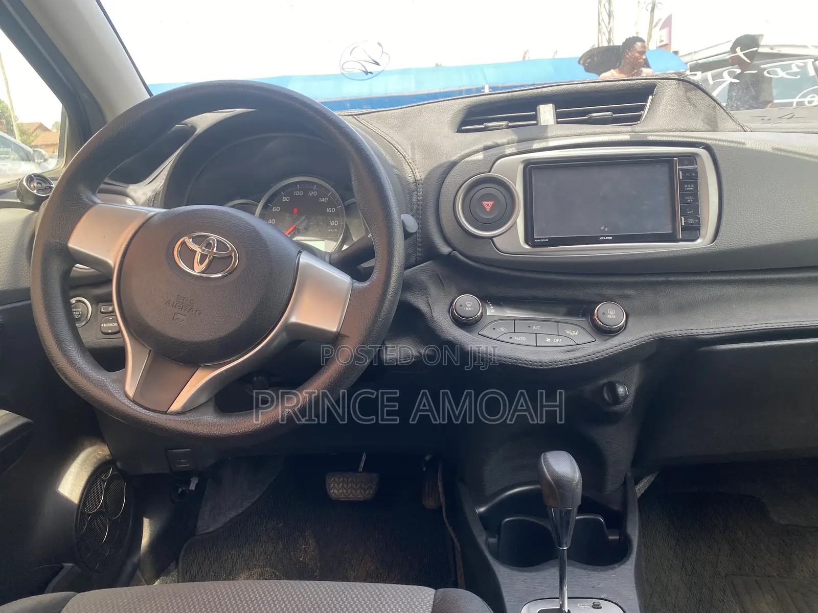 Toyota Vitz 1.3 FWD 5dr 2013 Silver