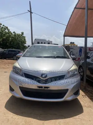 Toyota Vitz 1.3 FWD 5dr 2013 Silver