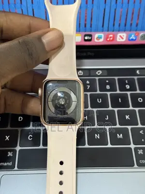 Apple Watch Series 4 40mm GPS + Cellular