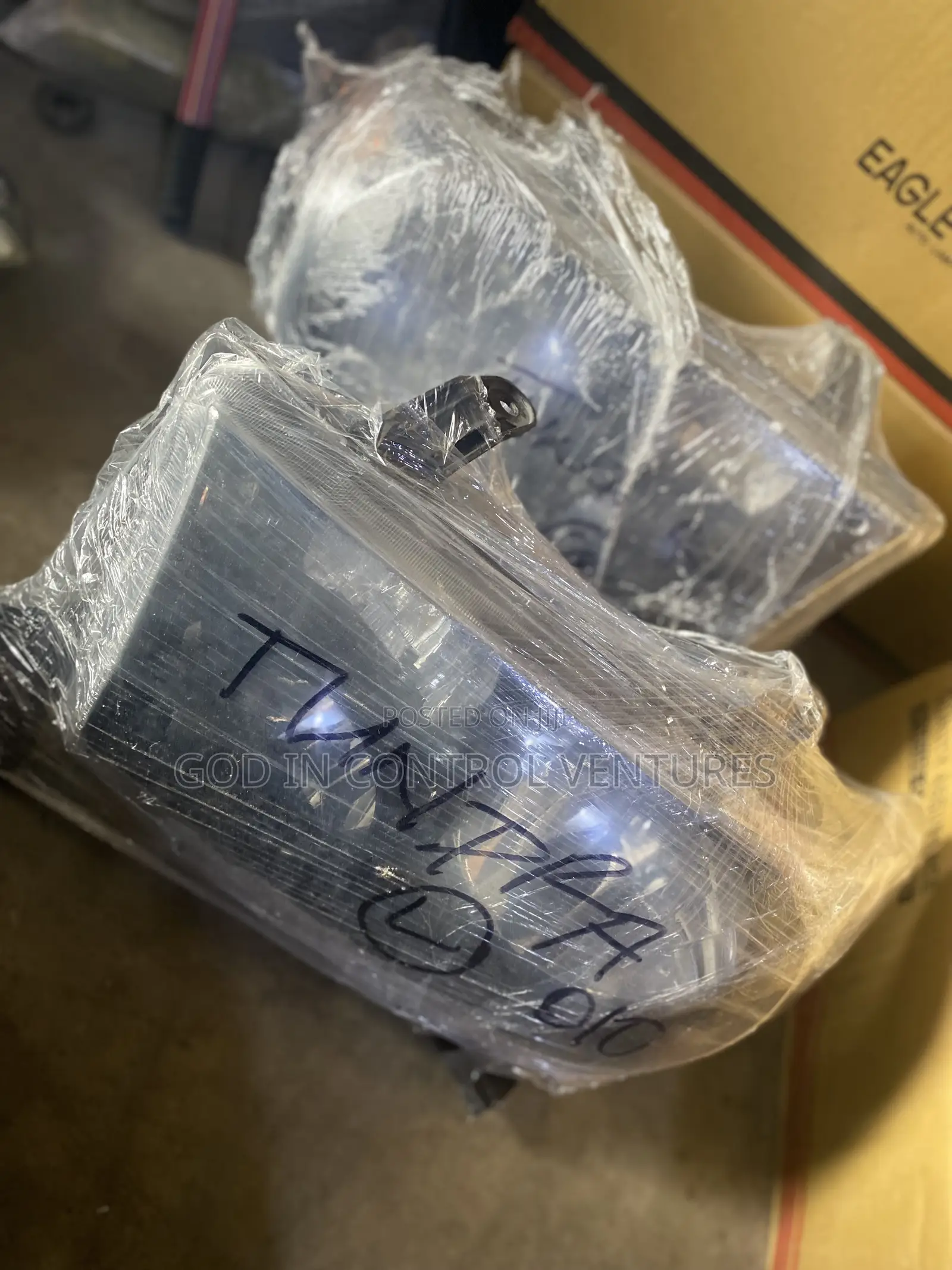 Toyota Tundra 2008 Headlight Pair