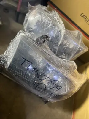 Toyota Tundra 2008 Headlight Pair