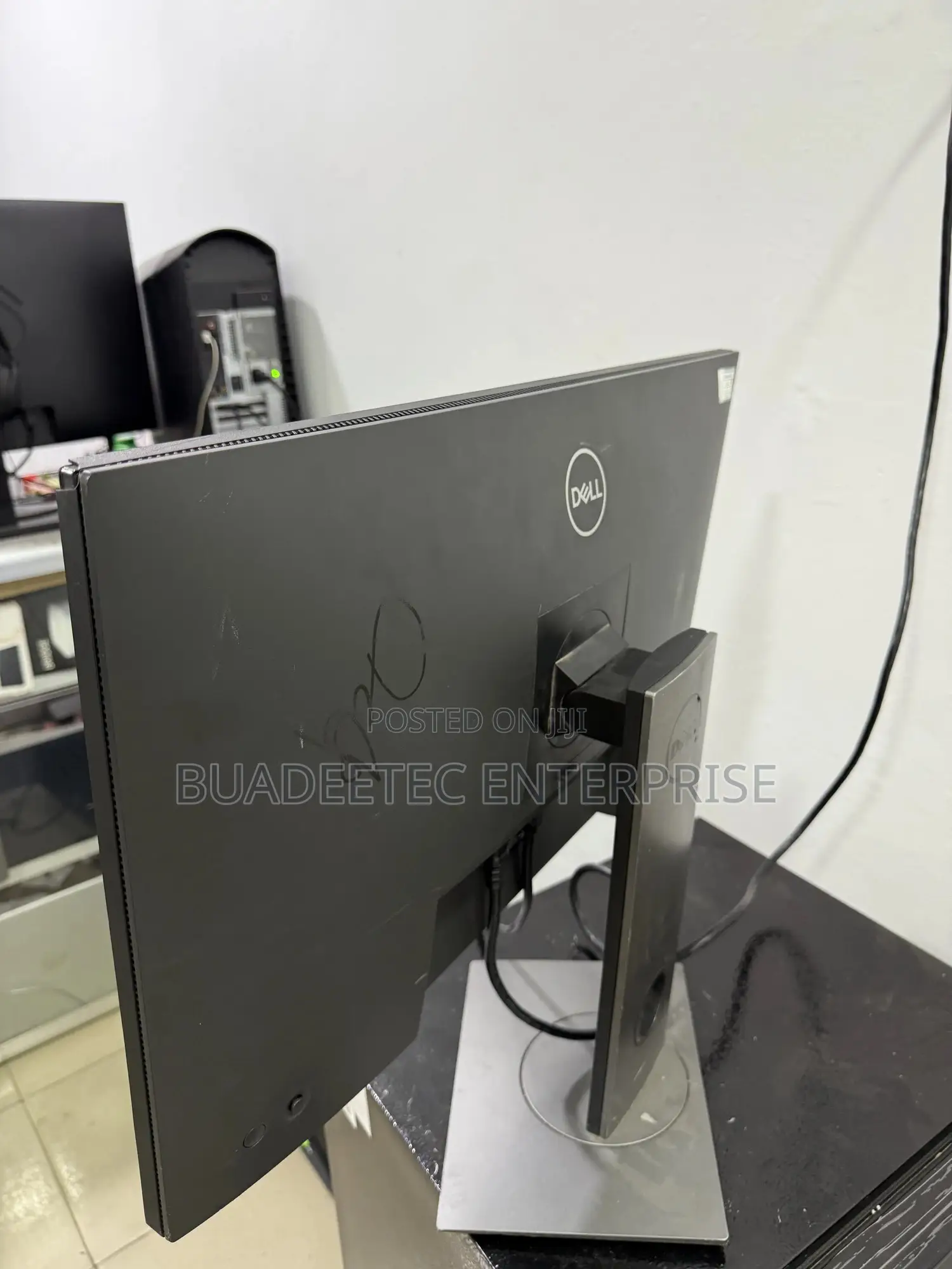 Dell P2723qe