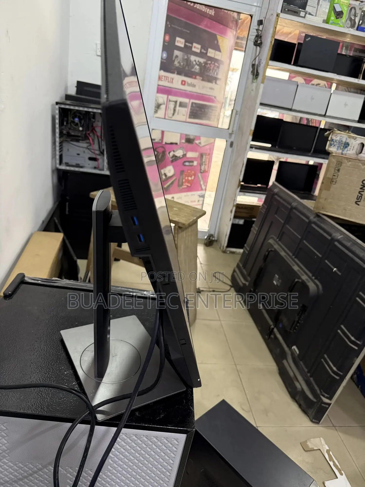 Dell P2723qe