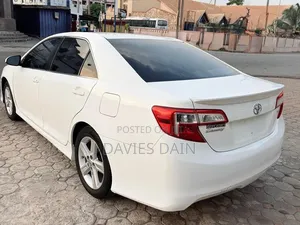 Toyota Camry SE 4dr Sedan (2.5L 4cyl 6A) 2014 White