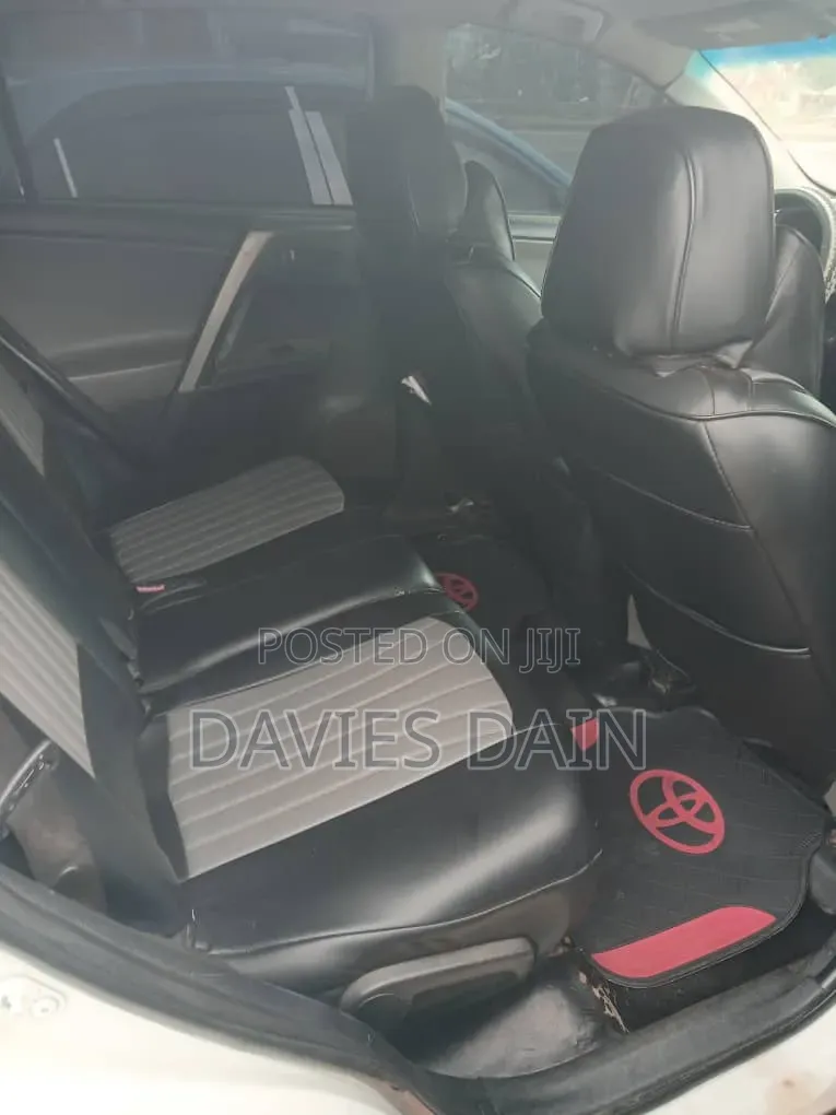 Toyota RAV4 LE 4dr SUV (2.5L 4cyl 6A) 2015 White