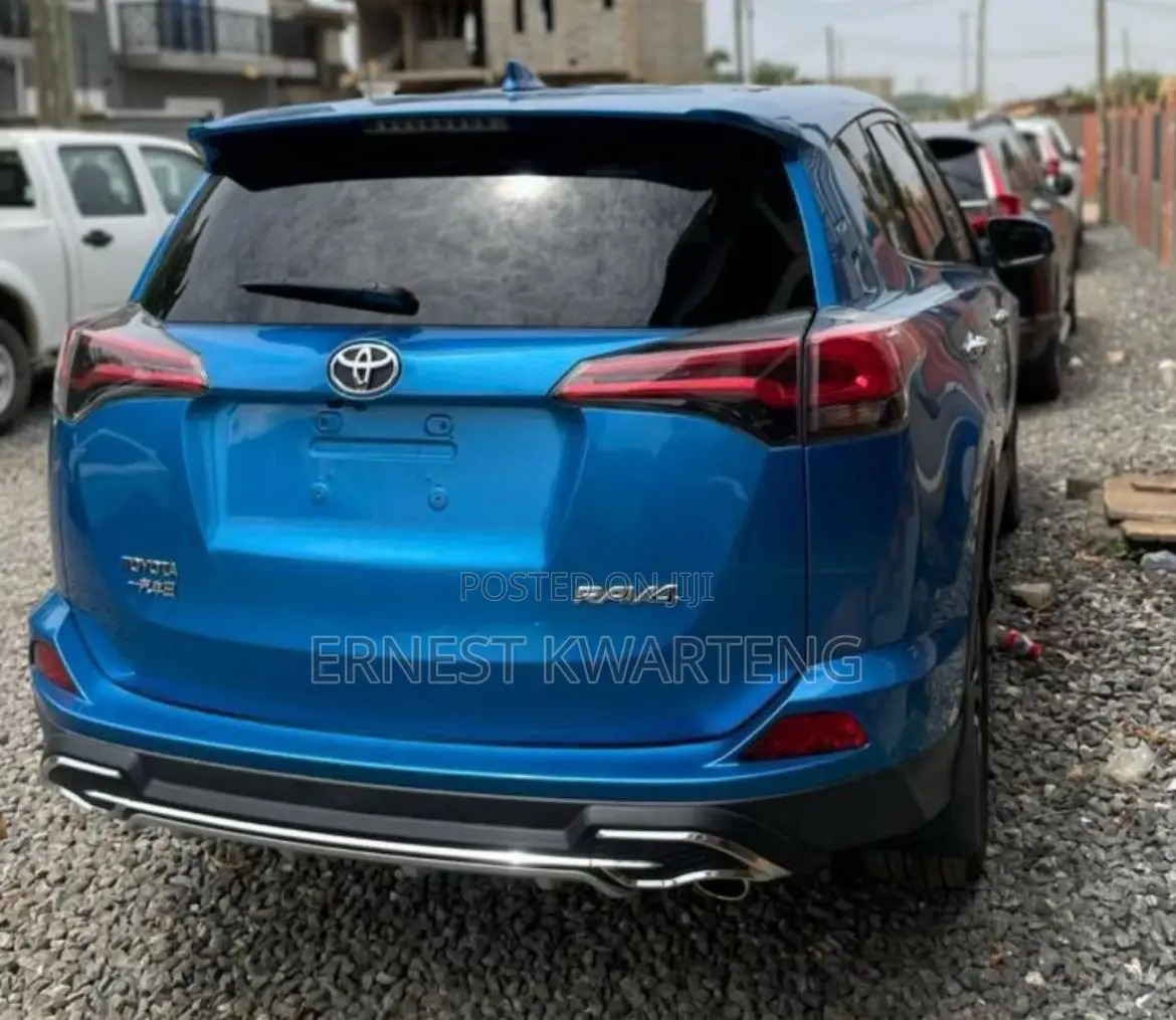 Toyota RAV4 2018 Blue