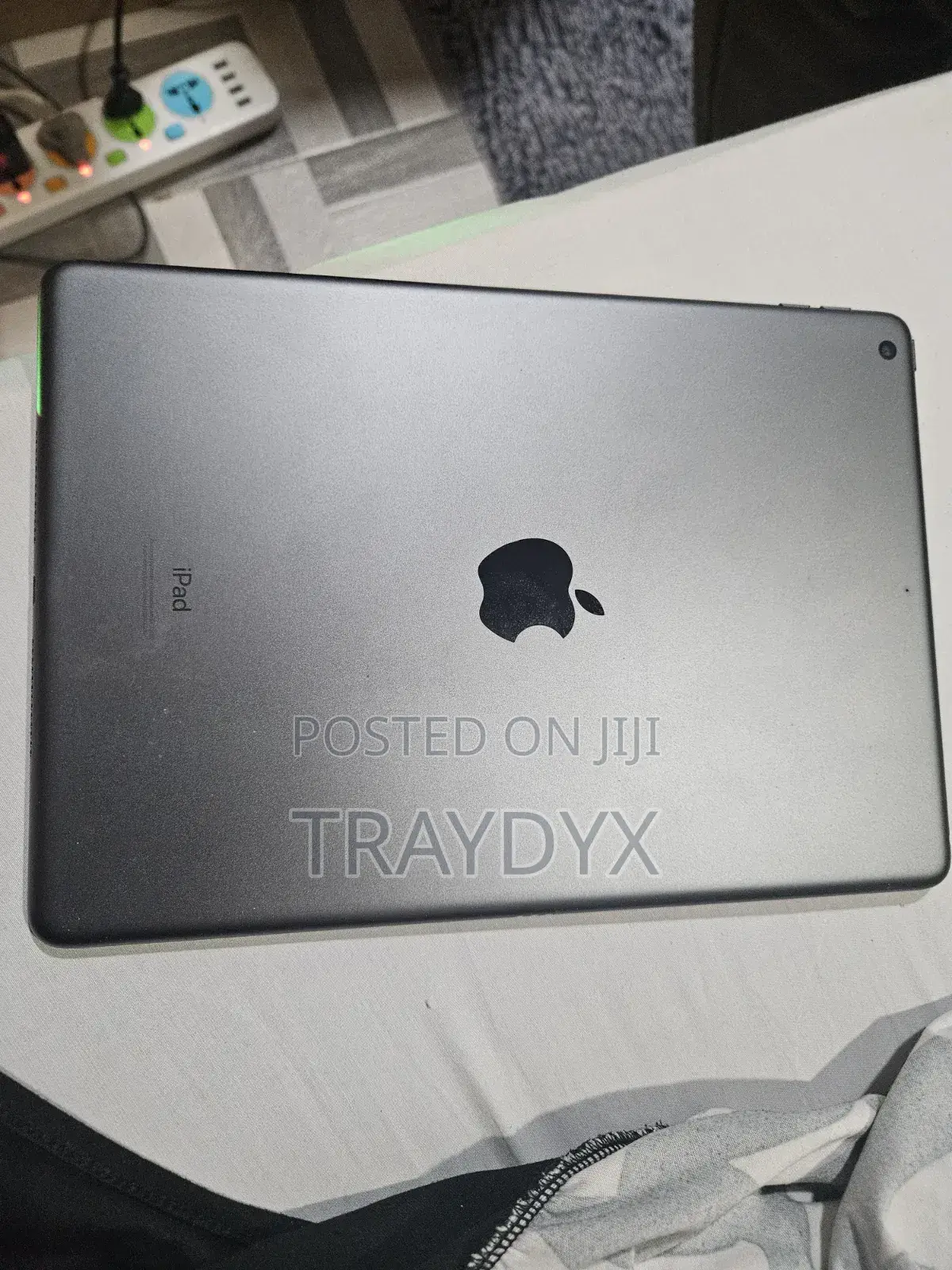 New Apple iPad 9.7 256 GB Gray