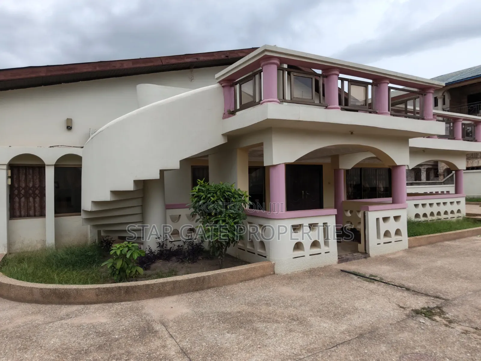 5bdrm House in Near Ayeduase, Kumasi Metropolitan for sale