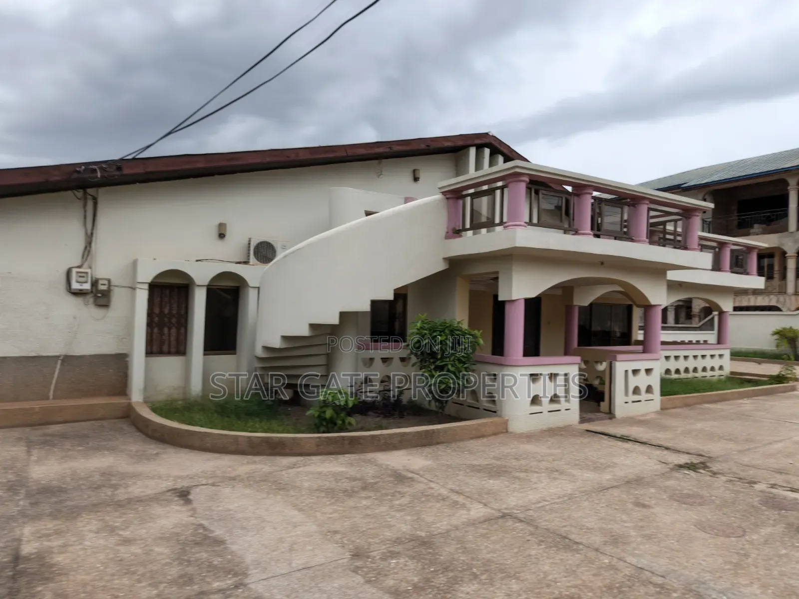 5bdrm House in Near Ayeduase, Kumasi Metropolitan for sale