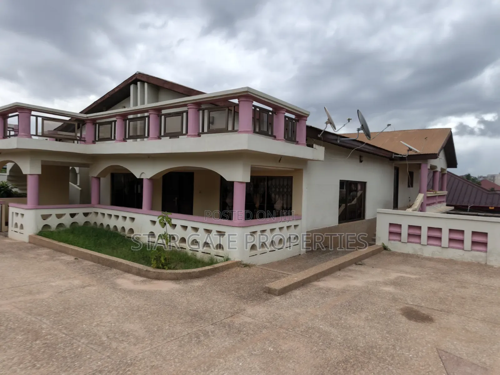 5bdrm House in Near Ayeduase, Kumasi Metropolitan for sale