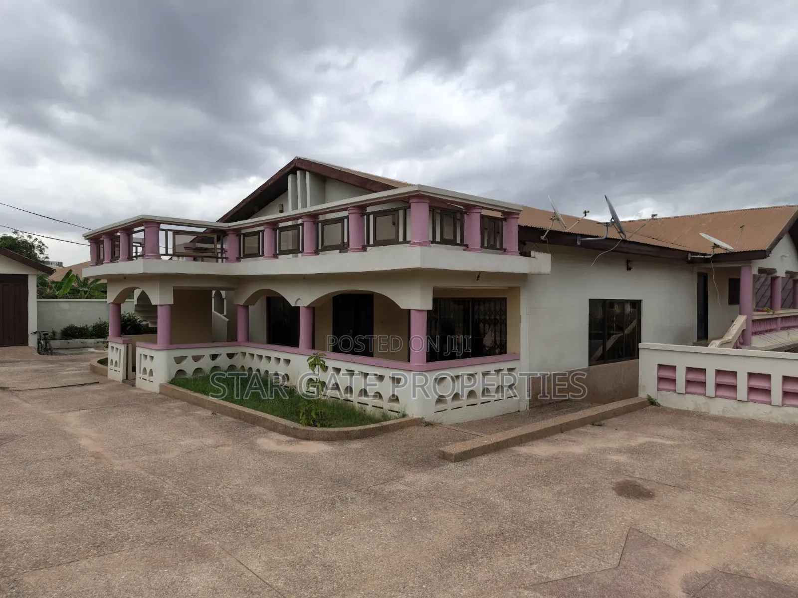 5bdrm House in Near Ayeduase, Kumasi Metropolitan for sale