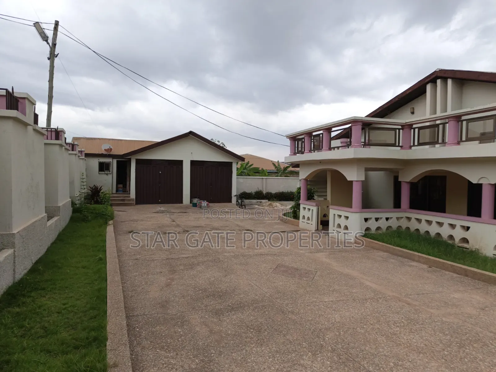 5bdrm House in Near Ayeduase, Kumasi Metropolitan for sale