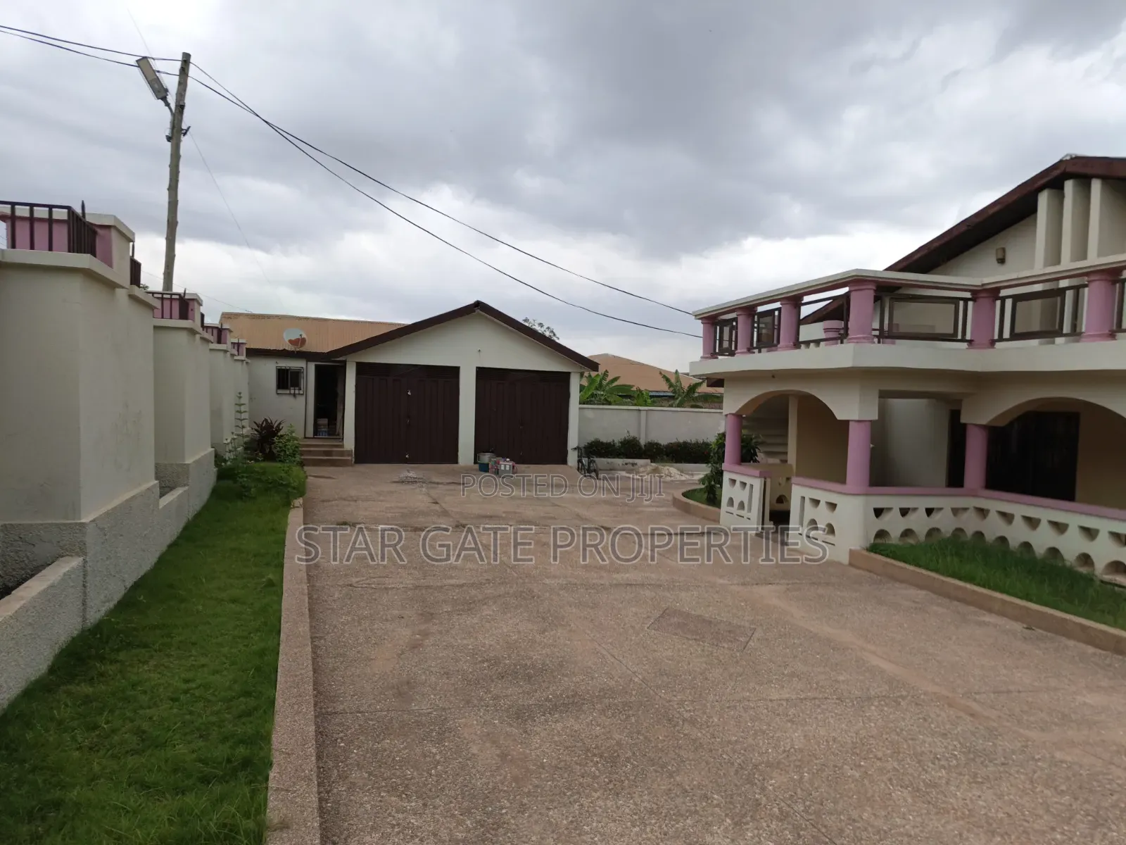 5bdrm House in Near Ayeduase, Kumasi Metropolitan for sale