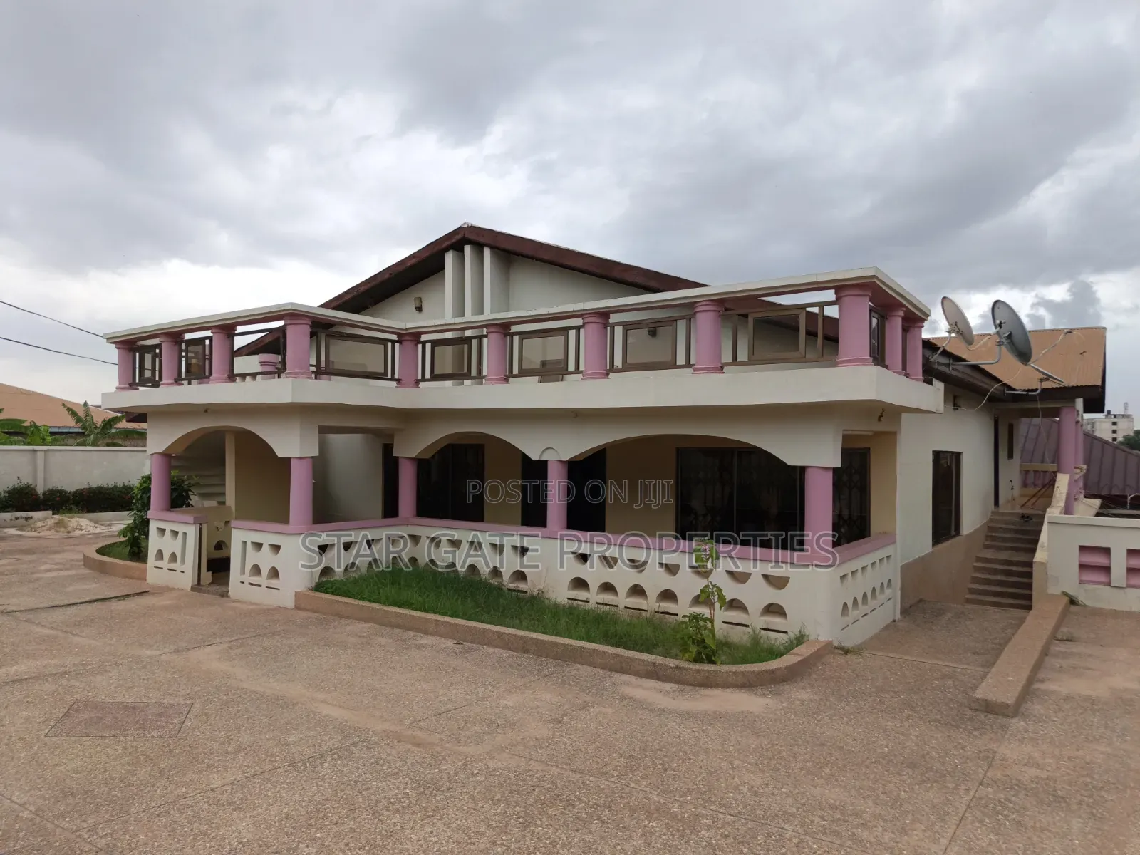 5bdrm House in Near Ayeduase, Kumasi Metropolitan for sale