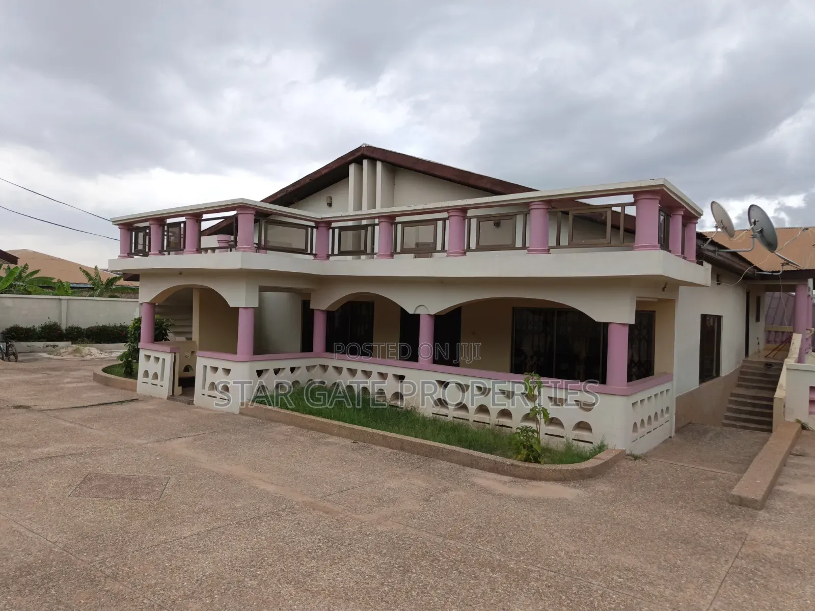5bdrm House in Near Ayeduase, Kumasi Metropolitan for sale