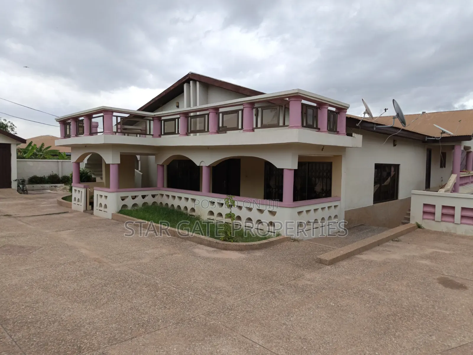 5bdrm House in Near Ayeduase, Kumasi Metropolitan for sale