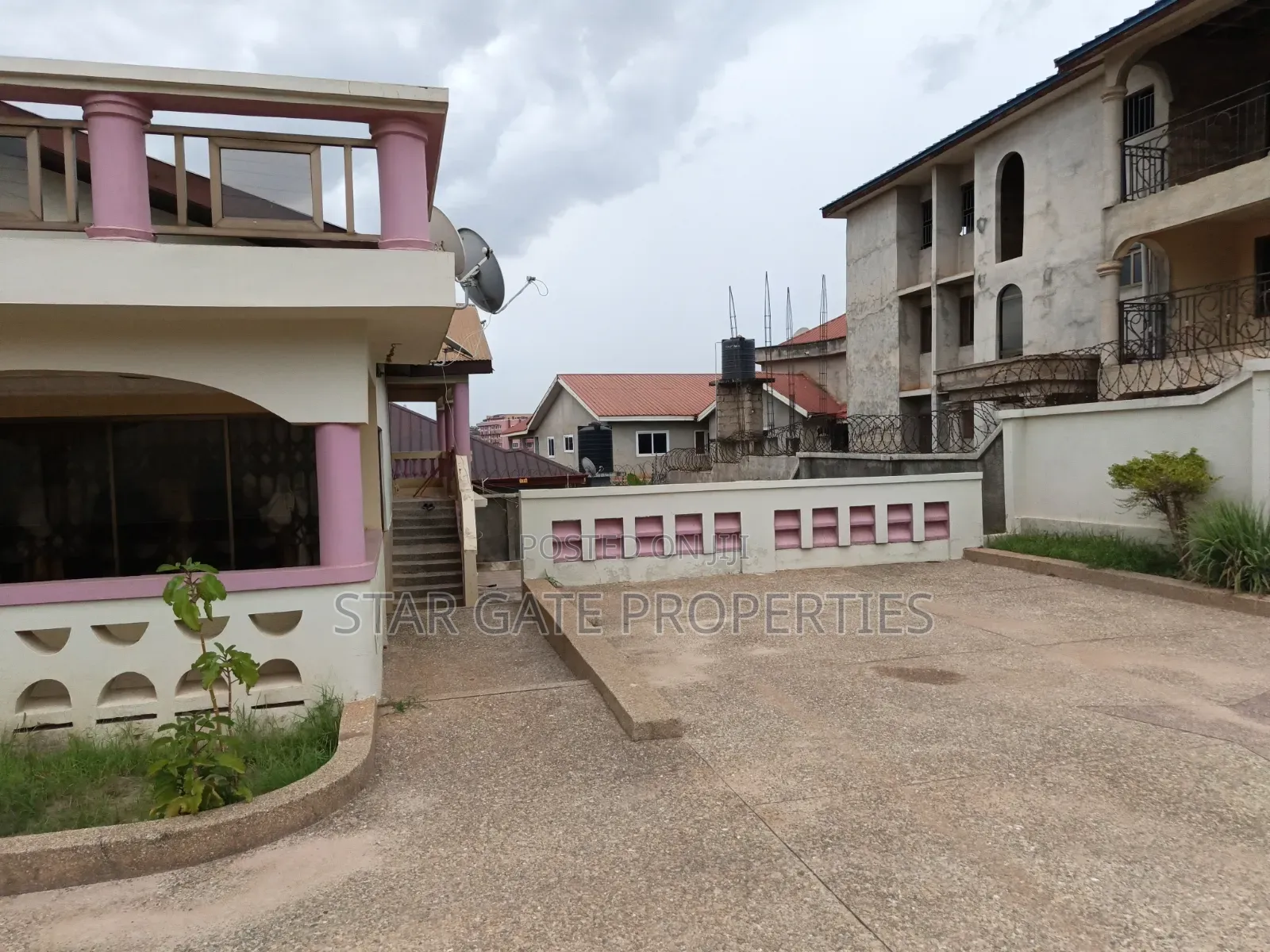 5bdrm House in Near Ayeduase, Kumasi Metropolitan for sale