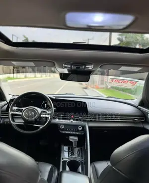 Hyundai Elantra 2021 Red